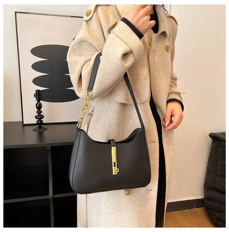 Black Korean Style Shoulder Bag with Gold Chain — feature 25