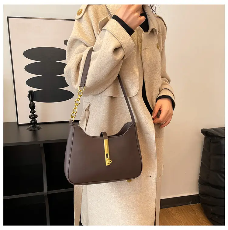 Black Korean Style Shoulder Bag with Gold Chain — feature 27