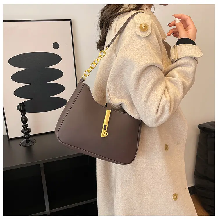 Black Korean Style Shoulder Bag with Gold Chain — feature 28