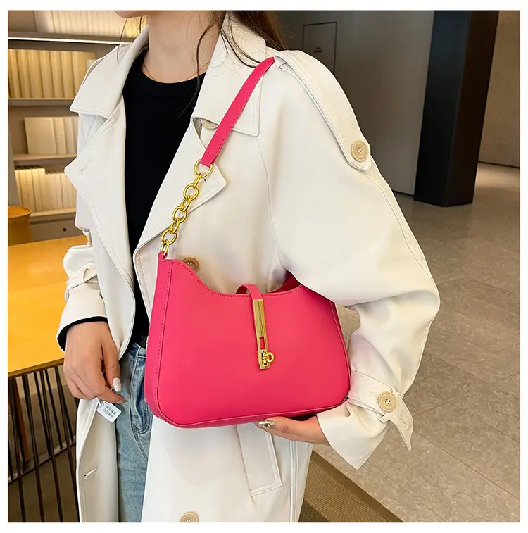 Black Korean Style Shoulder Bag with Gold Chain — feature 32