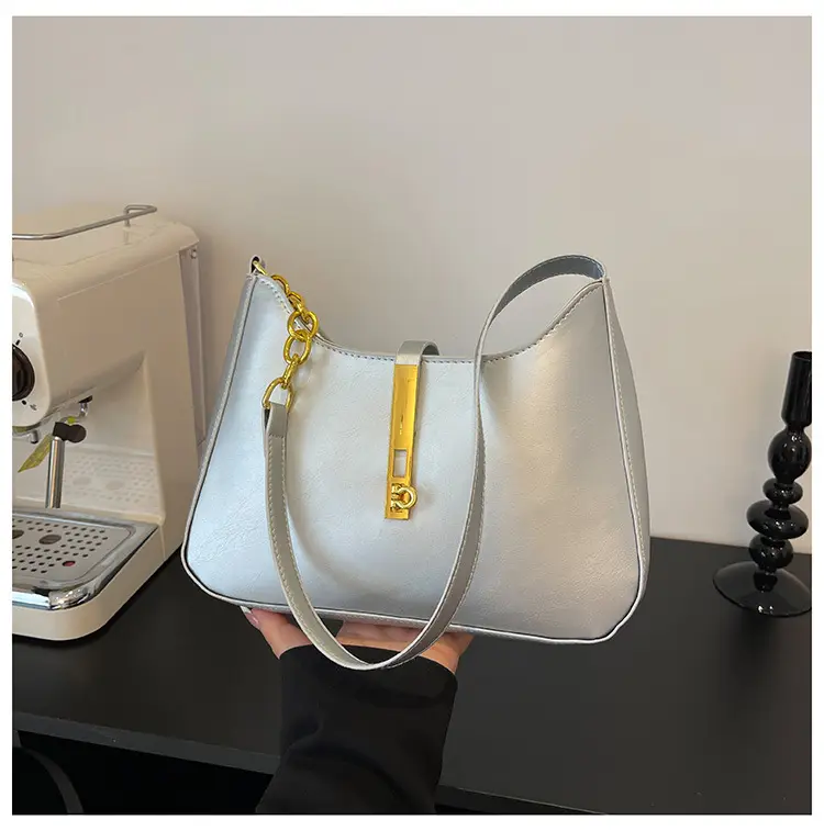 Black Korean Style Shoulder Bag with Gold Chain — feature 35