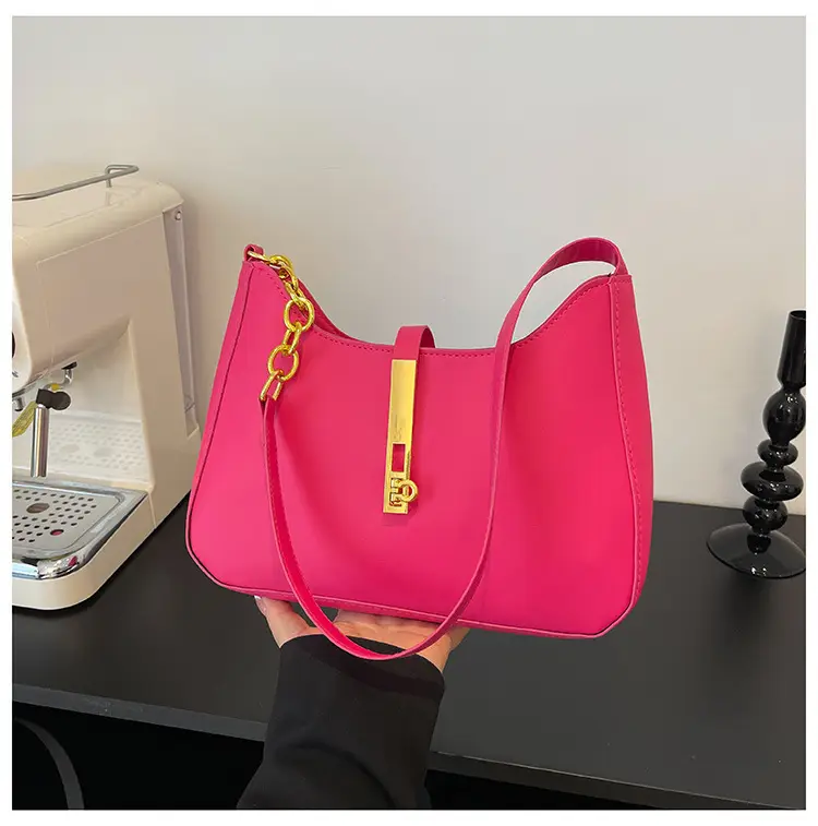 Black Korean Style Shoulder Bag with Gold Chain — feature 37