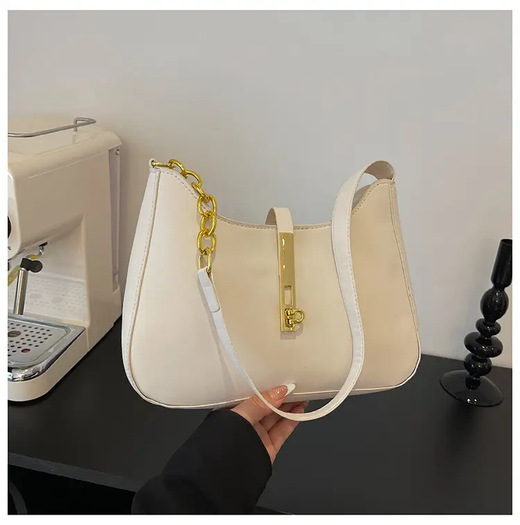 Black Korean Style Shoulder Bag with Gold Chain — feature 38