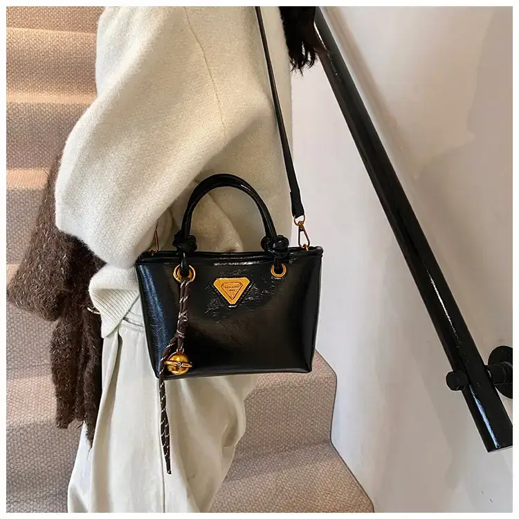 Women's Brown Leather Bucket Bag with Chain Strap — feature 11