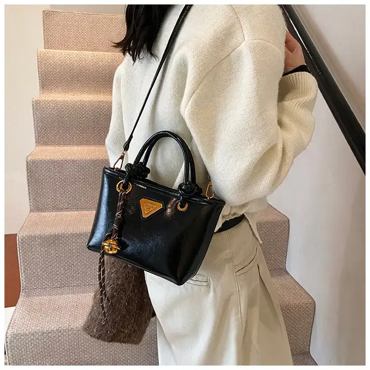 Women's Brown Leather Bucket Bag with Chain Strap — feature 12
