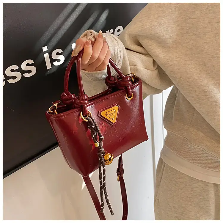 Women's Brown Leather Bucket Bag with Chain Strap — feature 13