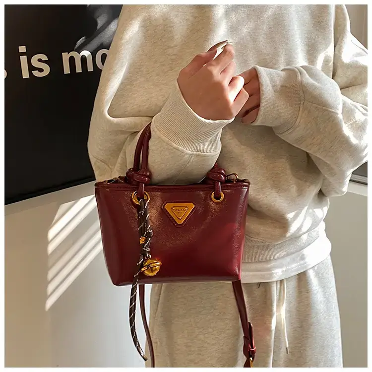 Women's Brown Leather Bucket Bag with Chain Strap — feature 14
