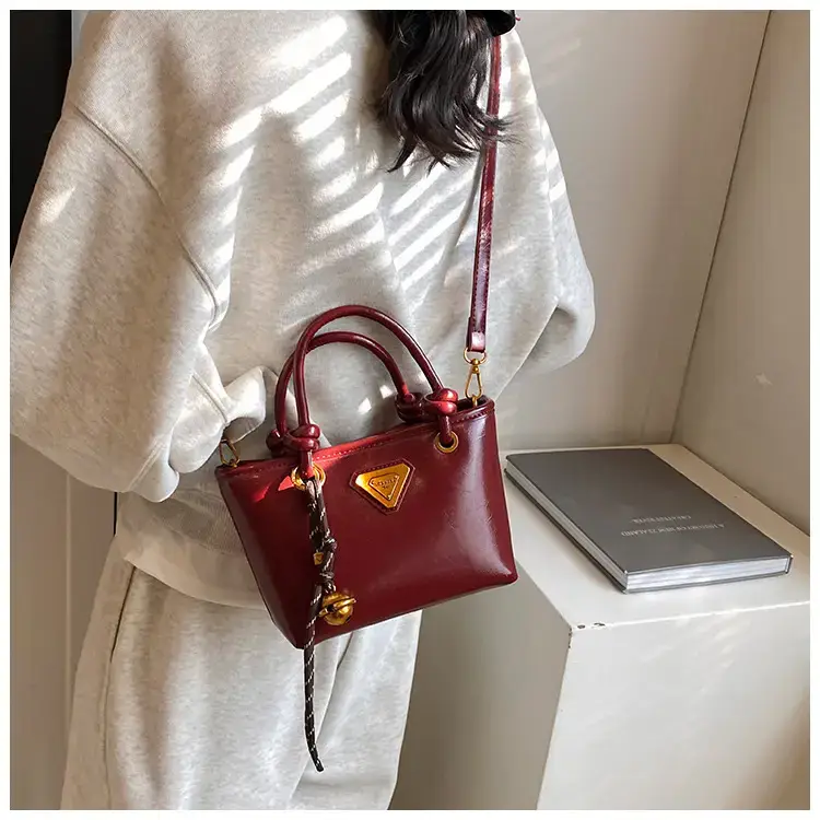 Women's Brown Leather Bucket Bag with Chain Strap — feature 16