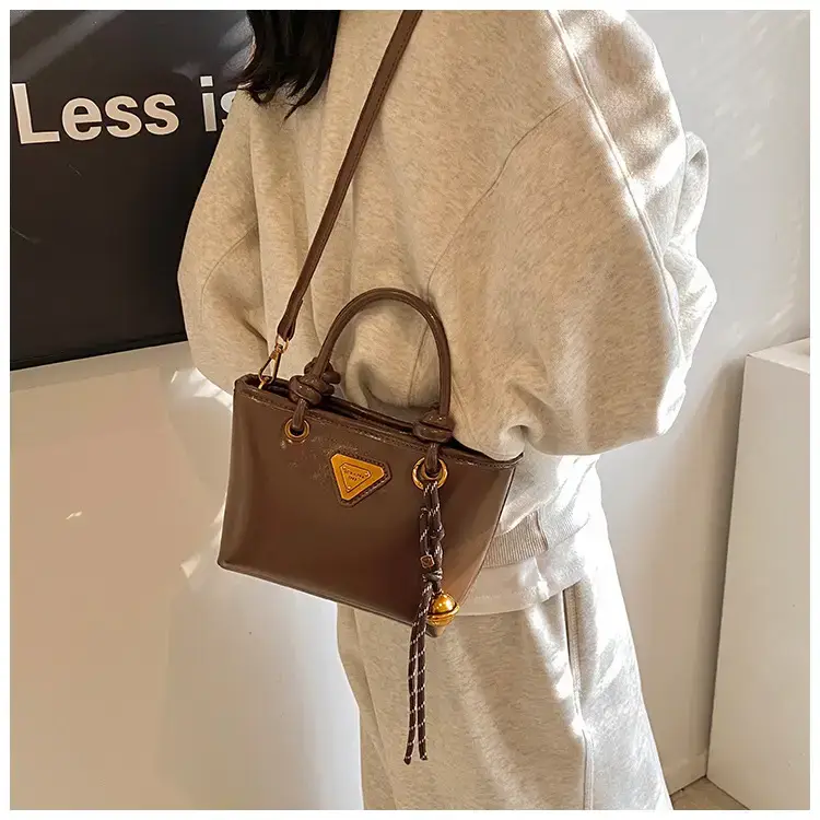Women's Brown Leather Bucket Bag with Chain Strap — feature 18