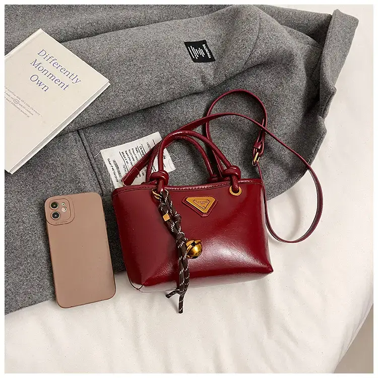 Women's Brown Leather Bucket Bag with Chain Strap — feature 31