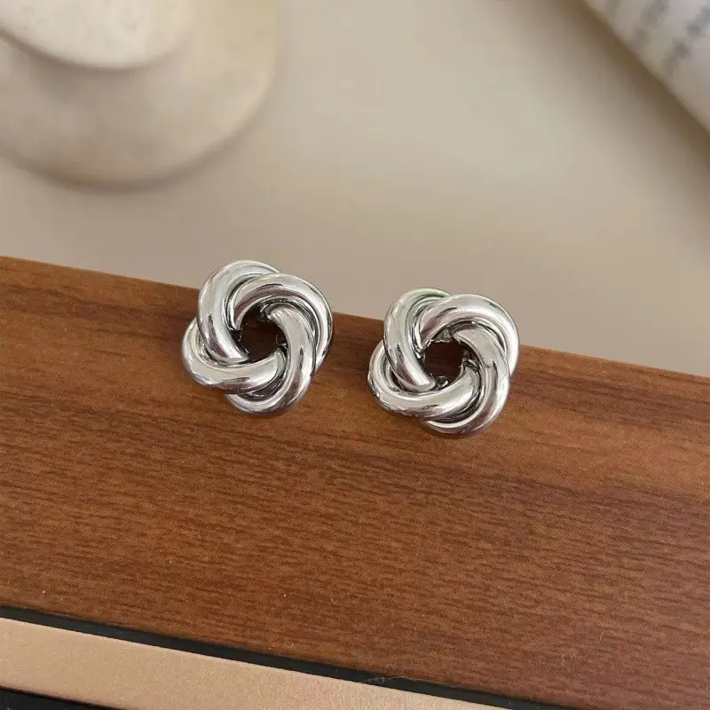 Cold Style Retro Knot Circle Ear Studs 2024