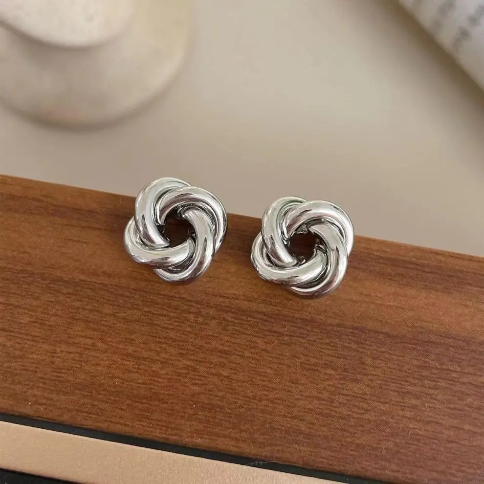 Cold Style Retro Knot Circle Ear Studs 2024 — feature 5