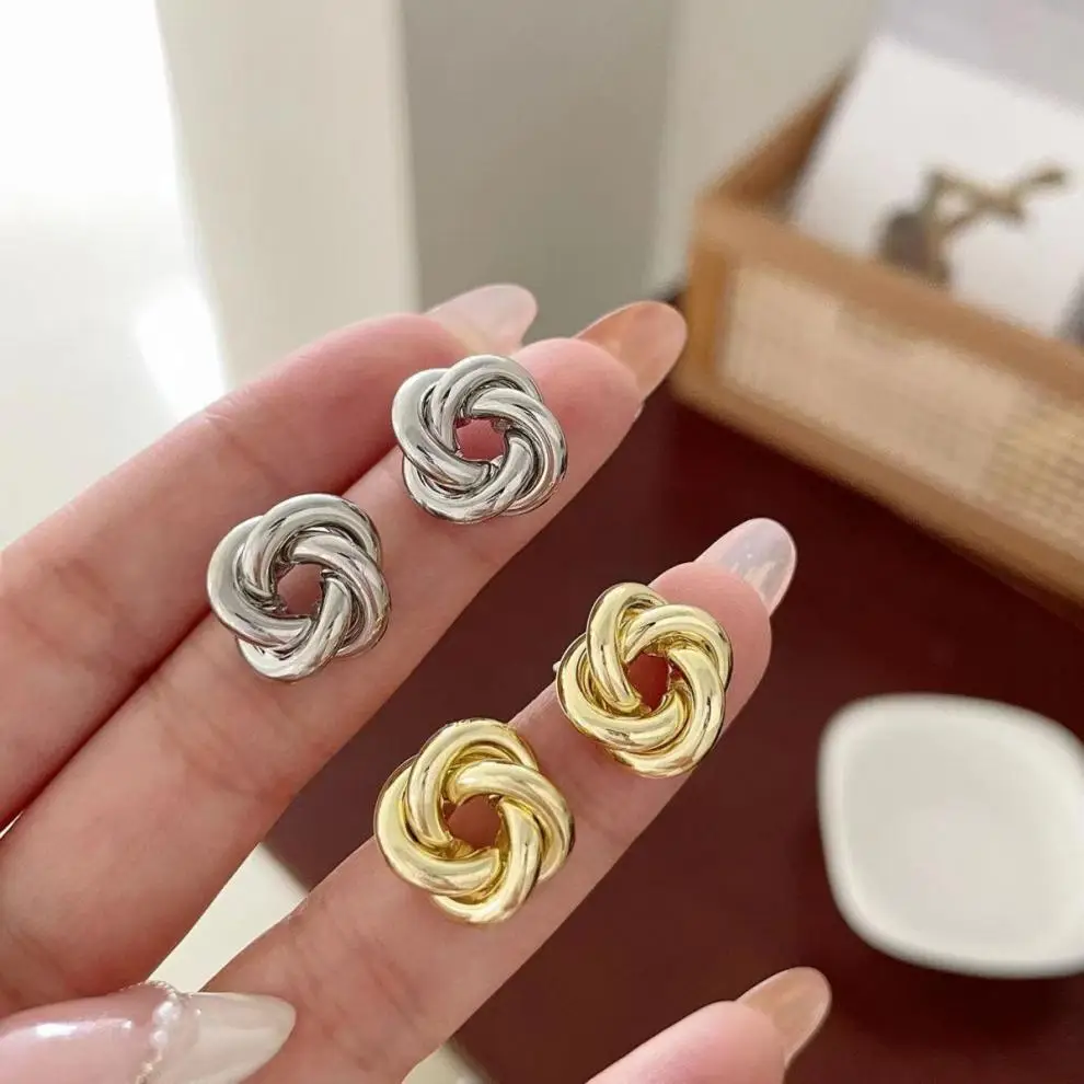 Cold Style Retro Knot Circle Ear Studs 2024 — feature 8