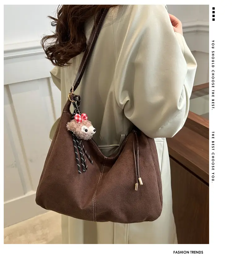 Black Retro Shoulder Bag with Cute Charm — feature 1