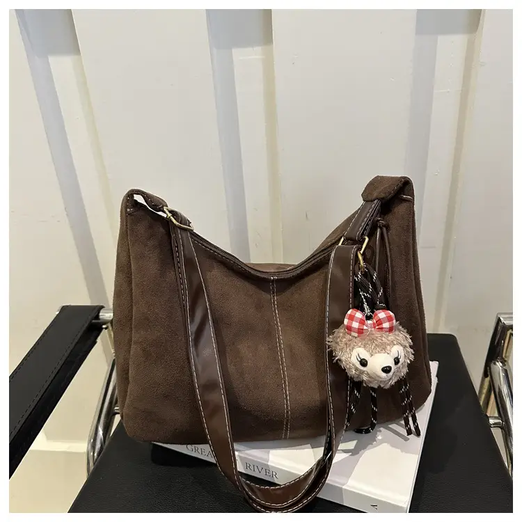 Black Retro Shoulder Bag with Cute Charm — feature 11