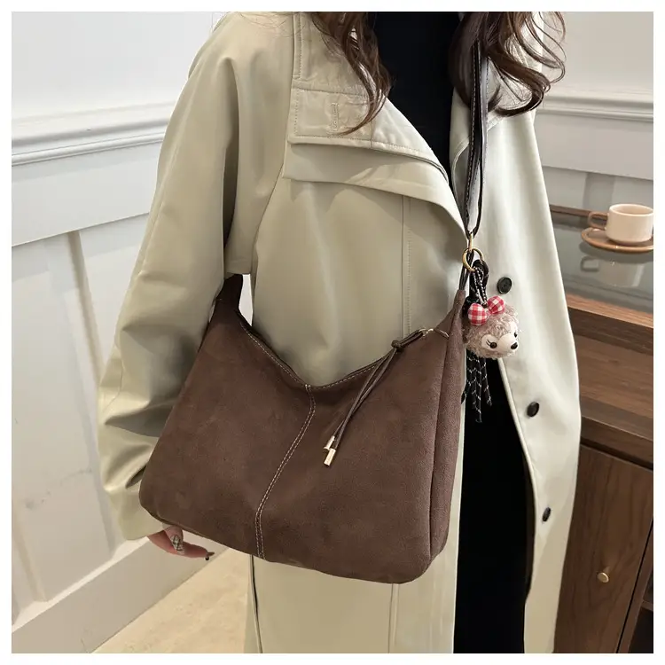 Black Retro Shoulder Bag with Cute Charm — feature 19