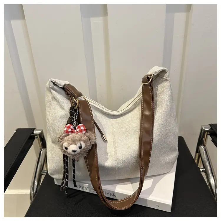 Black Retro Shoulder Bag with Cute Charm — feature 9