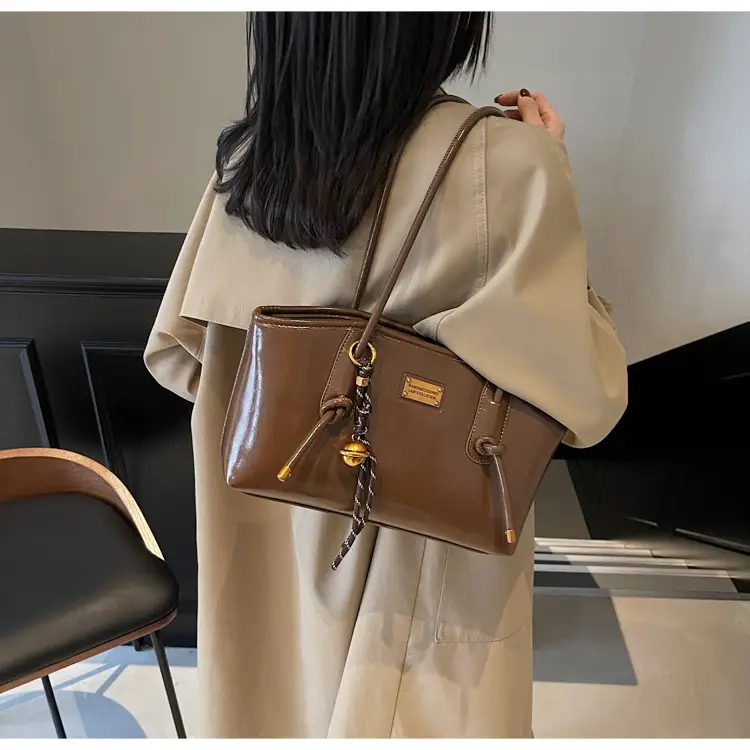 Women's French Retro Shoulder Bag Brown 2024 Winter — feature 12