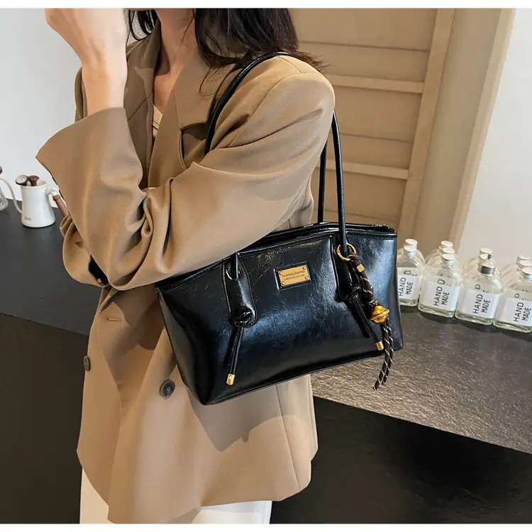 Women's French Retro Shoulder Bag Brown 2024 Winter — feature 19