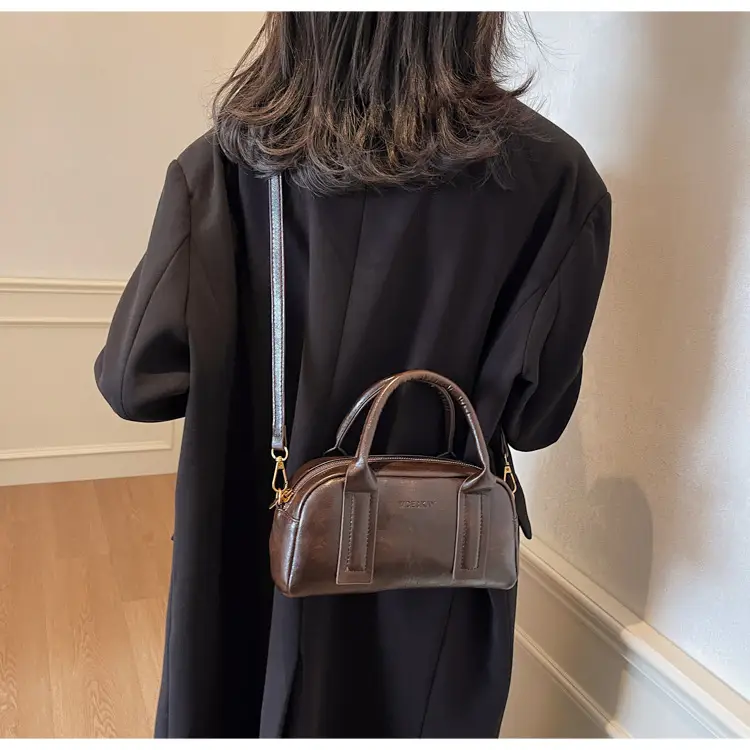 Women Crossbody Bag Winter Vintage Crossbody Shoulder Bag 2026 — feature 16