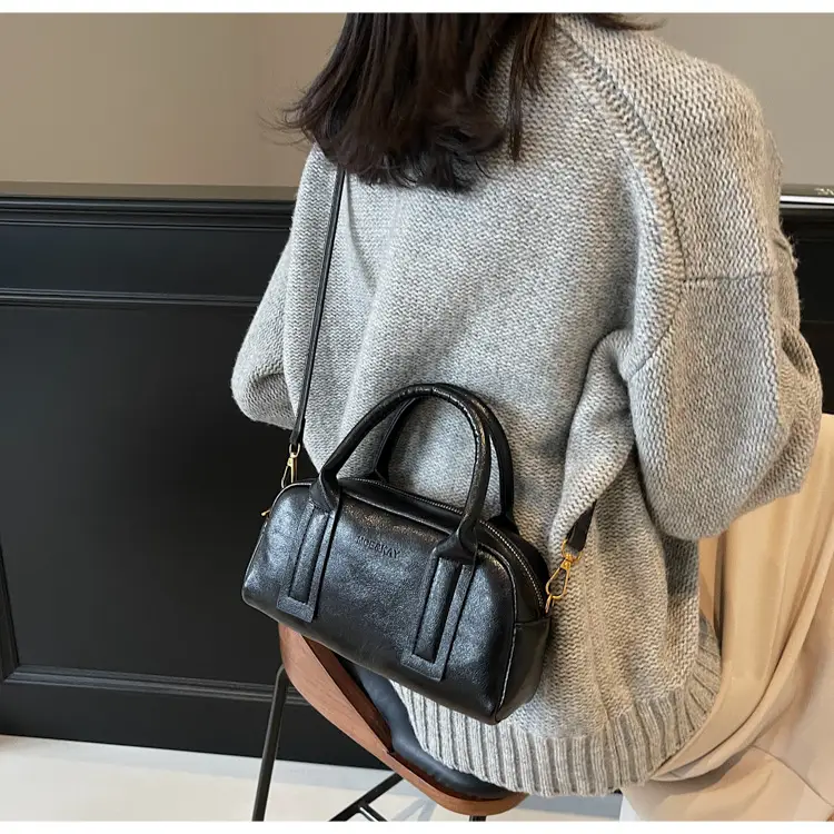 Women Crossbody Bag Winter Vintage Crossbody Shoulder Bag 2026 — feature 20