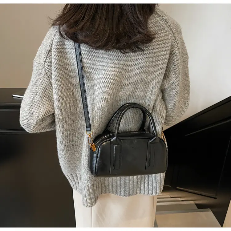 Women Crossbody Bag Winter Vintage Crossbody Shoulder Bag 2026 — feature 21