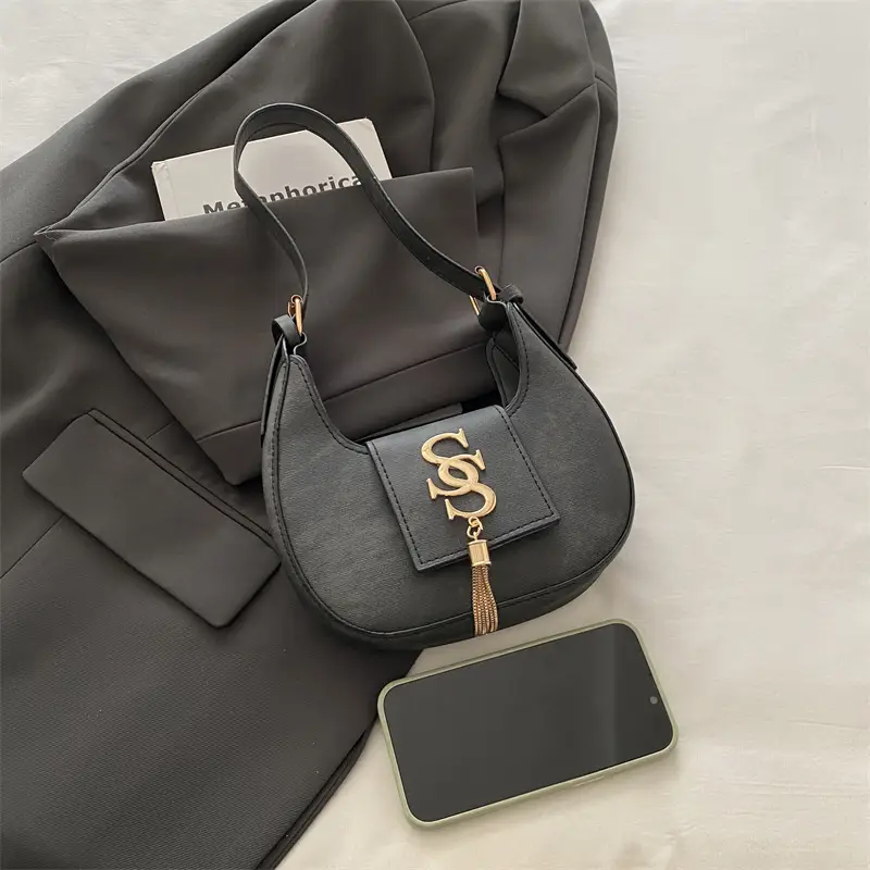 Retro Elegant Crescent Bag Grey Shoulder Bag Winter Luxury - Image 10