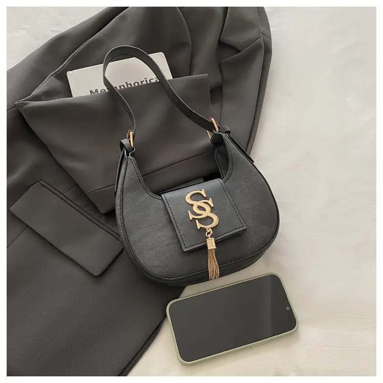 Retro Elegant Crescent Bag Grey Shoulder Bag Winter Luxury — feature 10