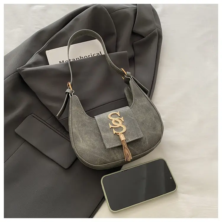 Retro Elegant Crescent Bag Grey Shoulder Bag Winter Luxury — feature 14