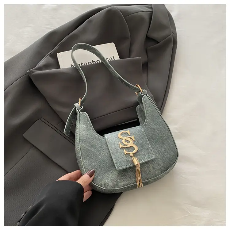 Retro Elegant Crescent Bag Grey Shoulder Bag Winter Luxury — feature 17