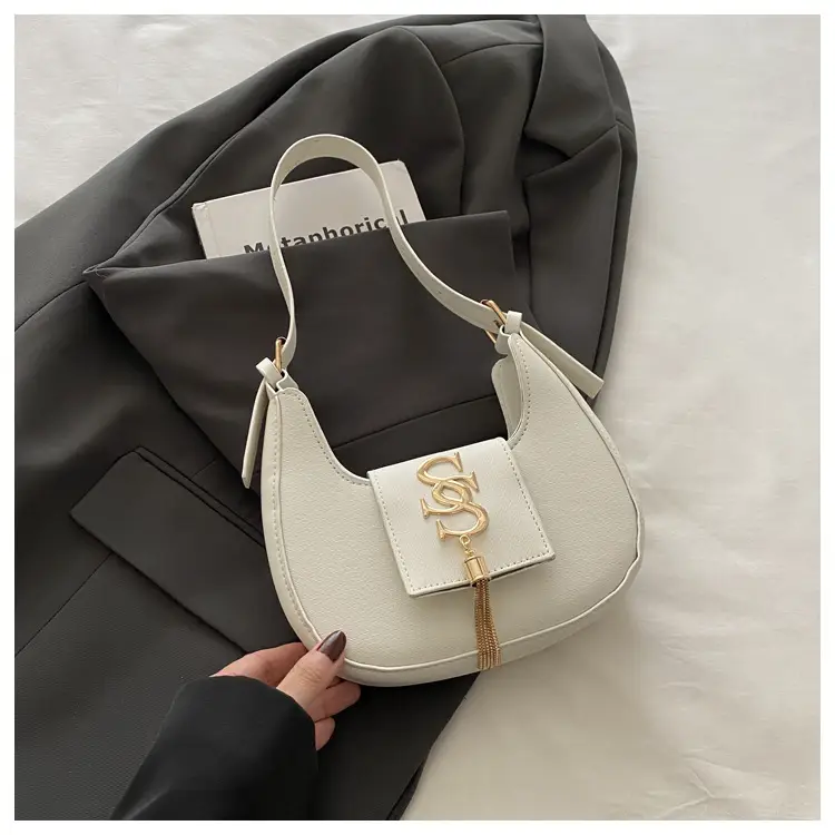 Retro Elegant Crescent Bag Grey Shoulder Bag Winter Luxury — feature 18