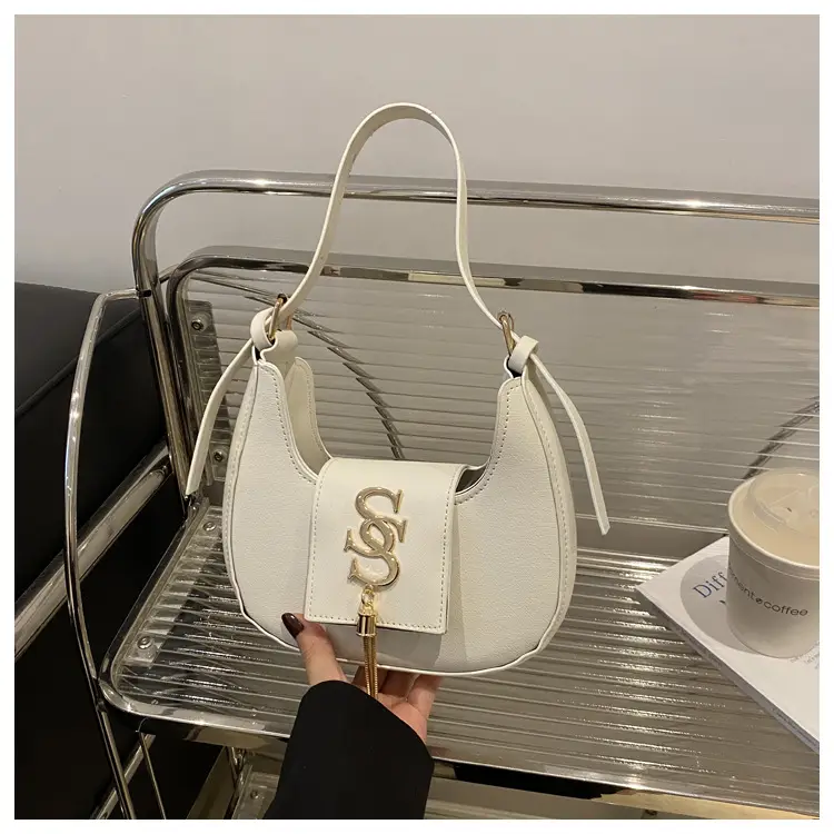 Retro Elegant Crescent Bag Grey Shoulder Bag Winter Luxury — feature 21
