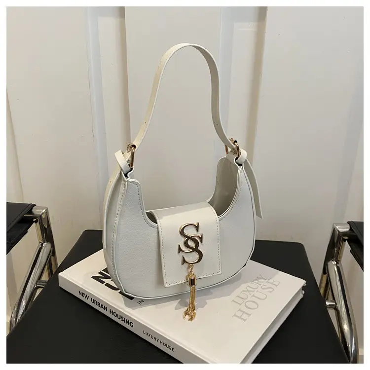 Retro Elegant Crescent Bag Grey Shoulder Bag Winter Luxury — feature 24