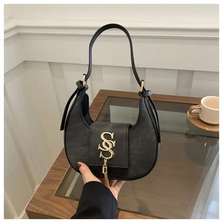 Retro Elegant Crescent Bag Grey Shoulder Bag Winter Luxury — feature 26