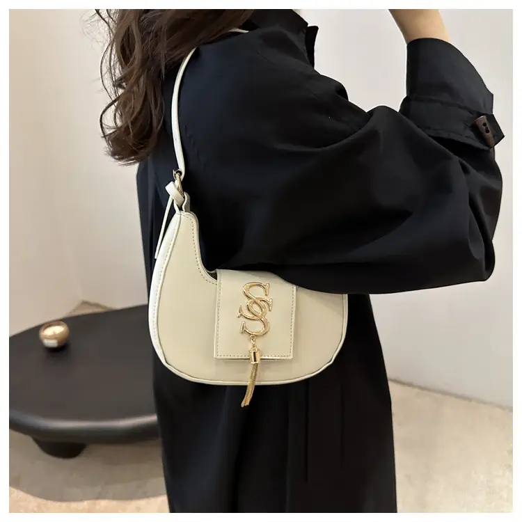 Retro Elegant Crescent Bag Grey Shoulder Bag Winter Luxury — feature 28