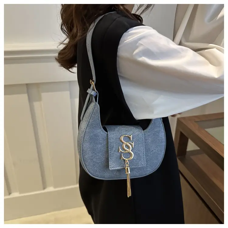 Retro Elegant Crescent Bag Grey Shoulder Bag Winter Luxury — feature 29