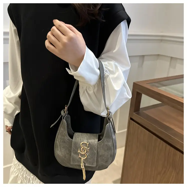 Retro Elegant Crescent Bag Grey Shoulder Bag Winter Luxury — feature 30
