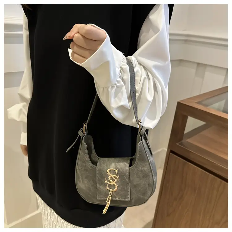 Retro Elegant Crescent Bag Grey Shoulder Bag Winter Luxury — feature 31