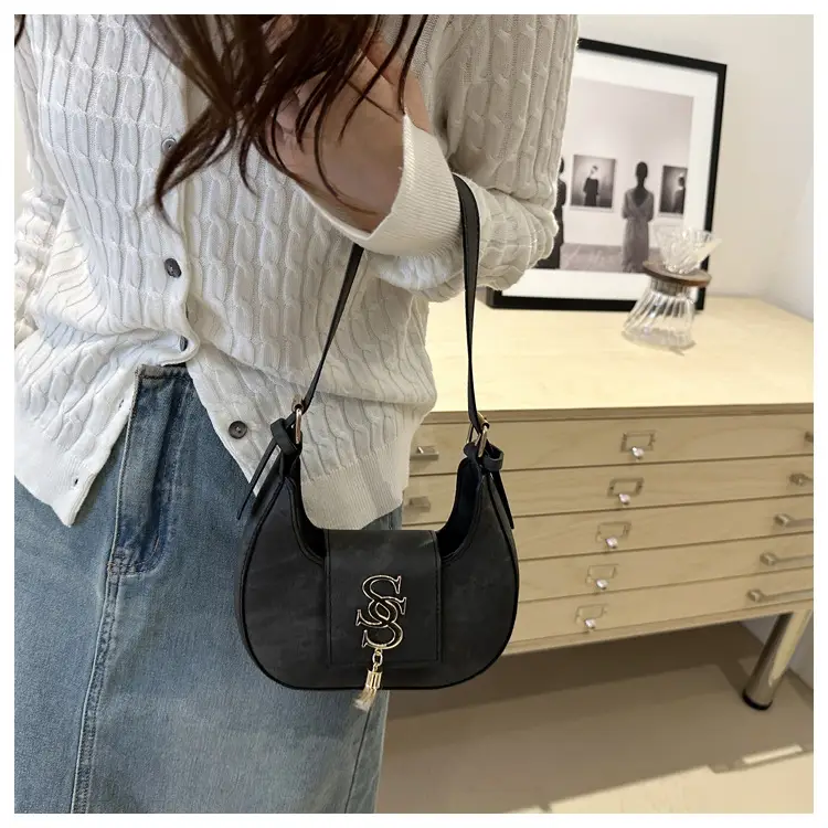 Retro Elegant Crescent Bag Grey Shoulder Bag Winter Luxury — feature 32