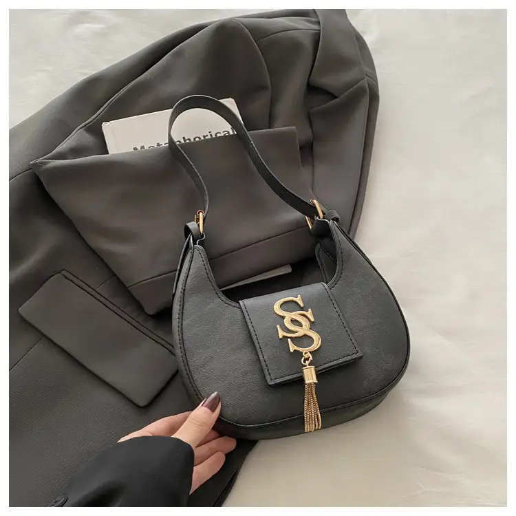 Retro Elegant Crescent Bag Grey Shoulder Bag Winter Luxury — feature 9