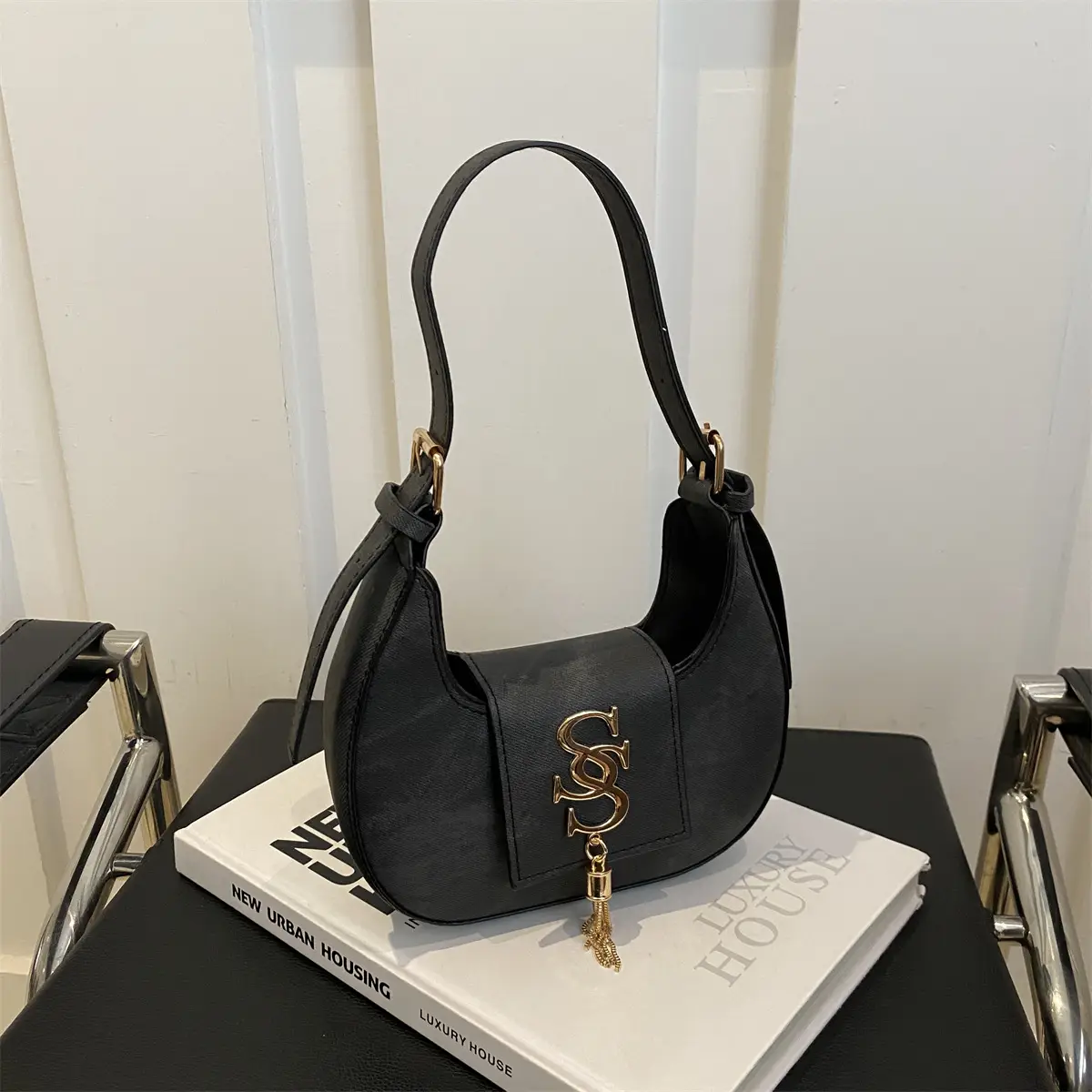 Retro Elegant Crescent Bag Grey Shoulder Bag Winter Luxury - Image 3
