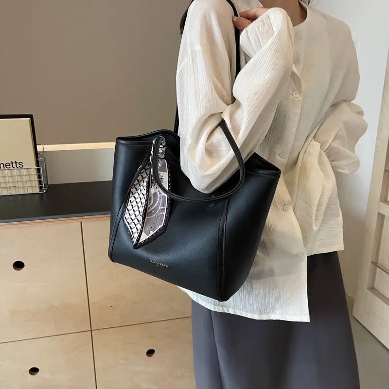 Women's Large Capacity Shoulder Bag Winter 2025 - Image 8