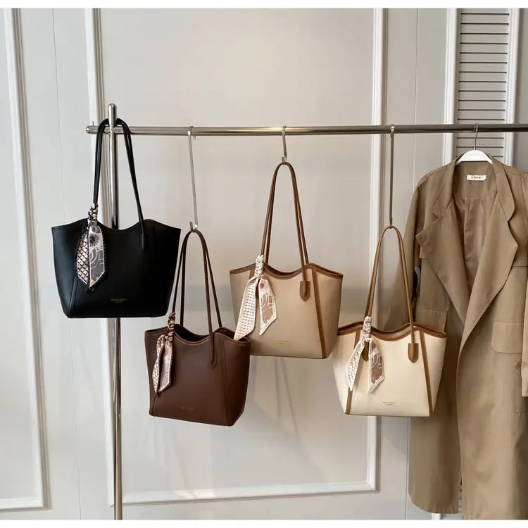 Women's Large Capacity Shoulder Bag Winter 2025 — feature 14