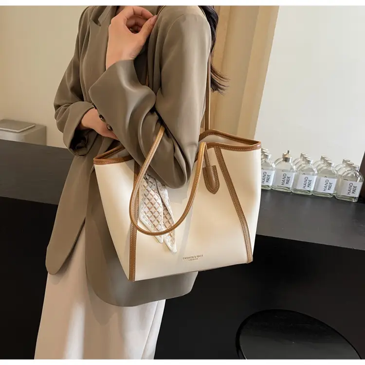 Women's Large Capacity Shoulder Bag Winter 2025 — feature 20