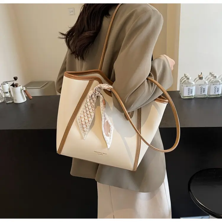 Women's Large Capacity Shoulder Bag Winter 2025 — feature 21