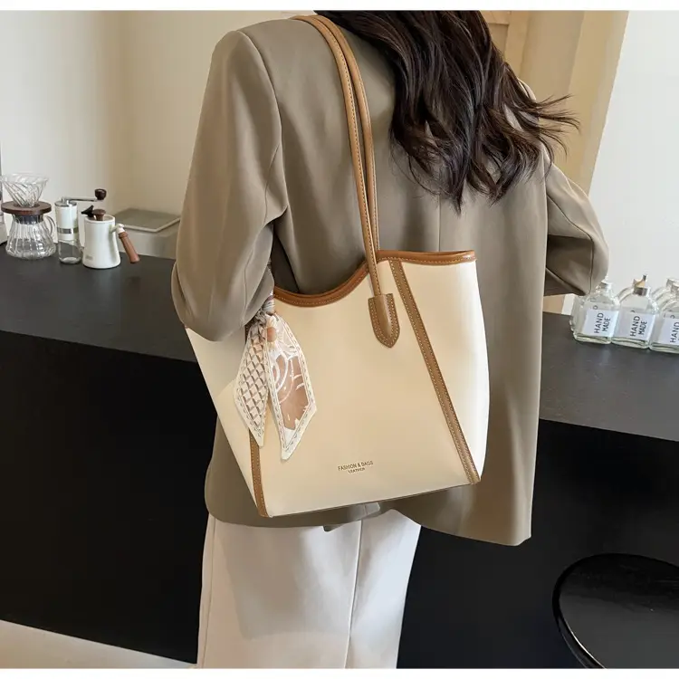 Women's Large Capacity Shoulder Bag Winter 2025 — feature 22
