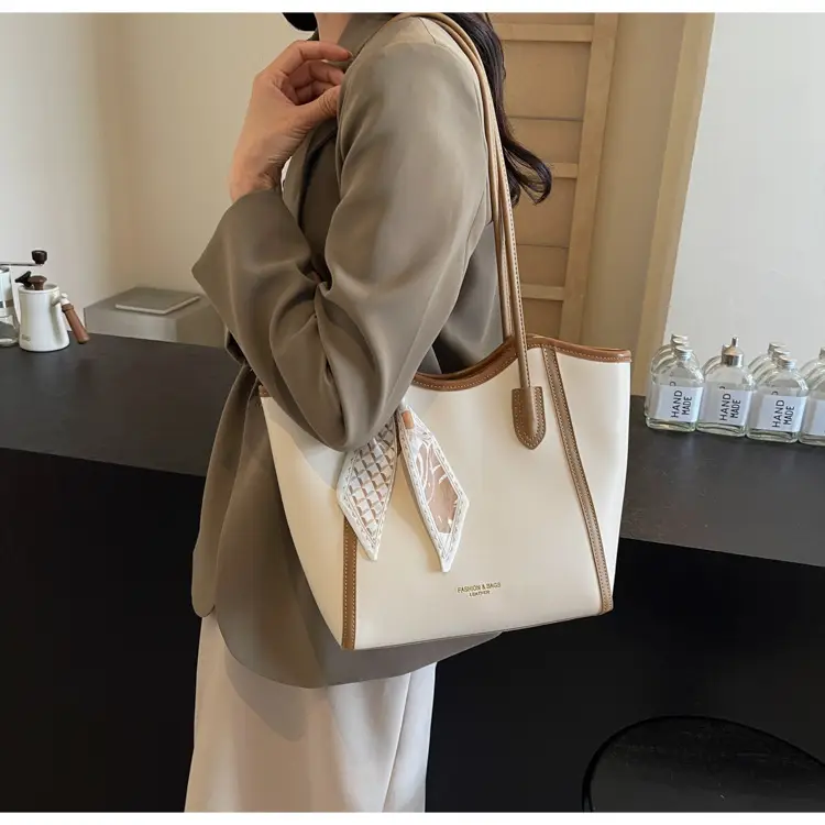 Women's Large Capacity Shoulder Bag Winter 2025 — feature 23