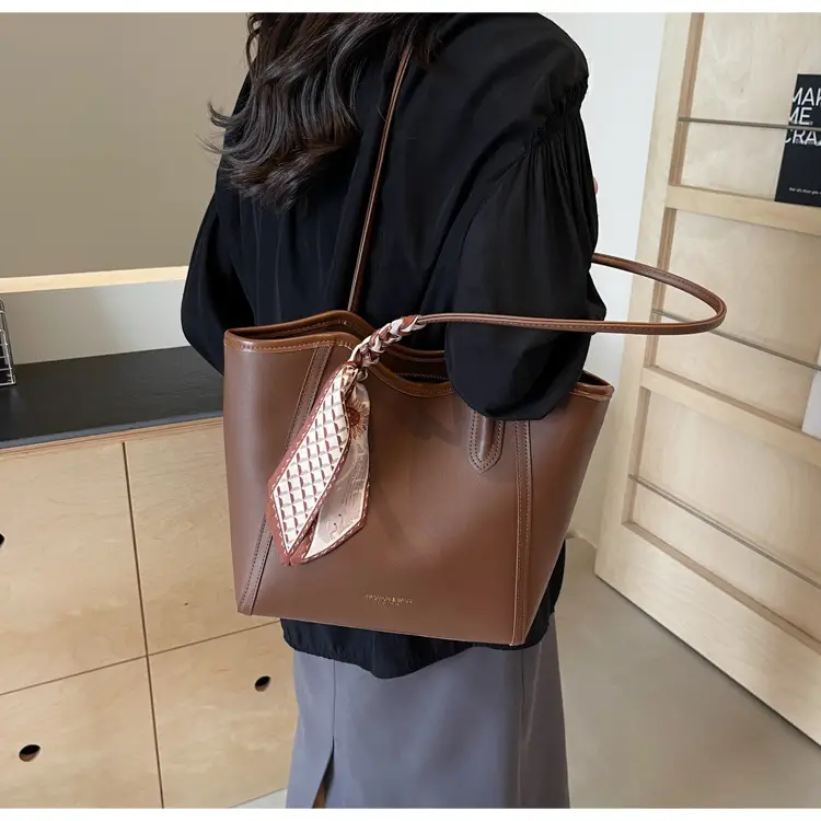 Women's Large Capacity Shoulder Bag Winter 2025 — feature 30