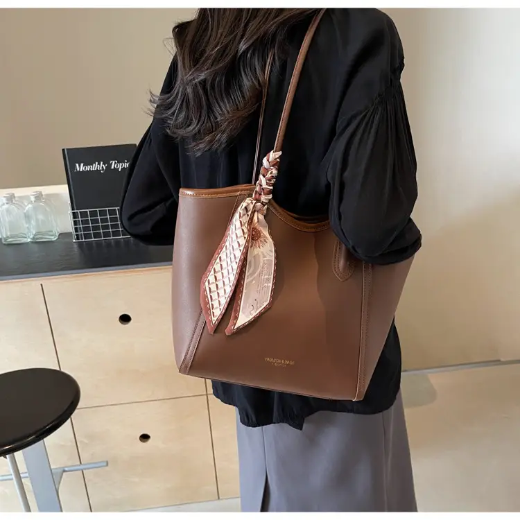 Women's Large Capacity Shoulder Bag Winter 2025 — feature 34