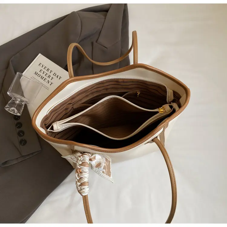 Women's Large Capacity Shoulder Bag Winter 2025 — feature 36